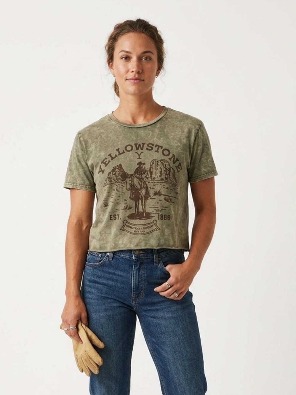Yellowstone Dutton Ranch Graphic Crop T-Shirt Olive Acid Wash Size Medium